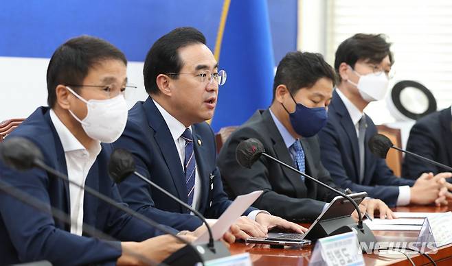 [서울=뉴시스] 전진환 기자 = 박홍근 더불어민주당 원내대표가 10일 오전 서울 여의도 국회에서 열린 대통령실 관련 의혹 진상규명단 회의에서 발언하고 있다.  2022.11.10. amin2@newsis.com