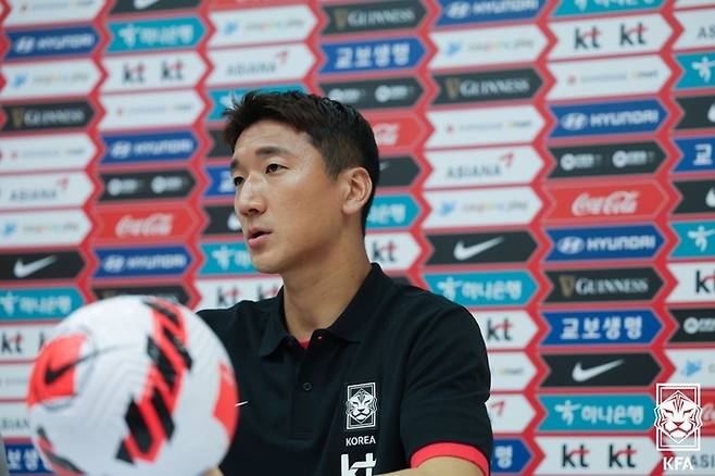 한국 축구대표팀 정우영이 10일 온라인으로 진행된 공식 기자회견에서 취재진의 질문에 답하고 있다.  대한축구협회 제공