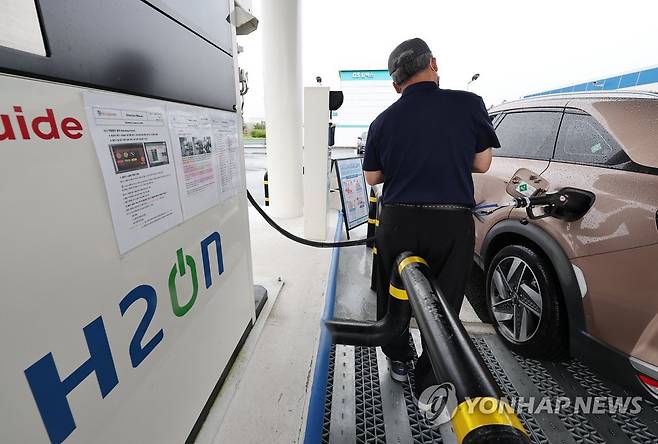 인천 중구 영종도 인천국제공항 T2 수소충전소. [연합뉴스 자료사진]