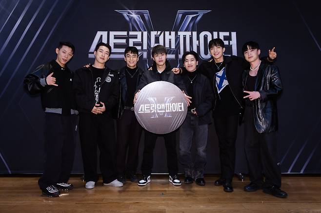 '스맨파' 파이널에 진출한 뱅크 투 브라더스 비지비·제이락, 저스트절크 제이호·영제이, 위댐보이즈 인규·바타, 앰비셔스 우태(왼쪽부터). 사진 제공=Mnet