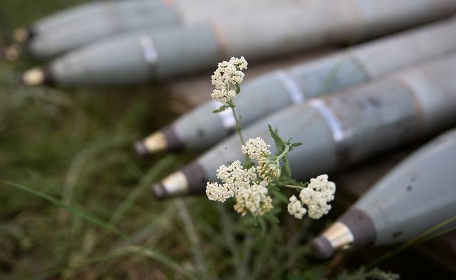 ▲ 우크라이나 내 러시아 측 민병대가 사용한 포탄들 사진 : 연합뉴스