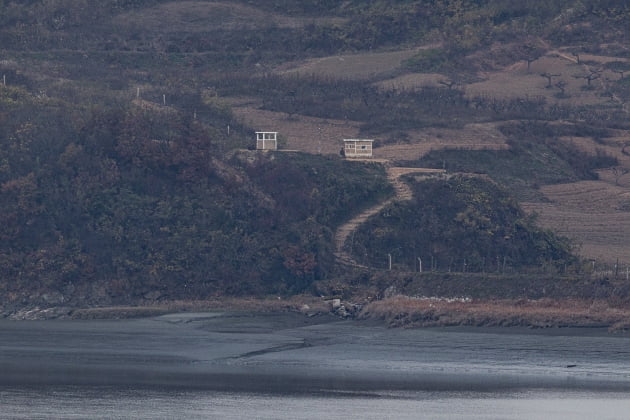 경기도 파주시 오두산 통일전망대에서 바라본 북한 황해북도 개풍군 임진강변 초소의 모습. /사진=연합뉴스