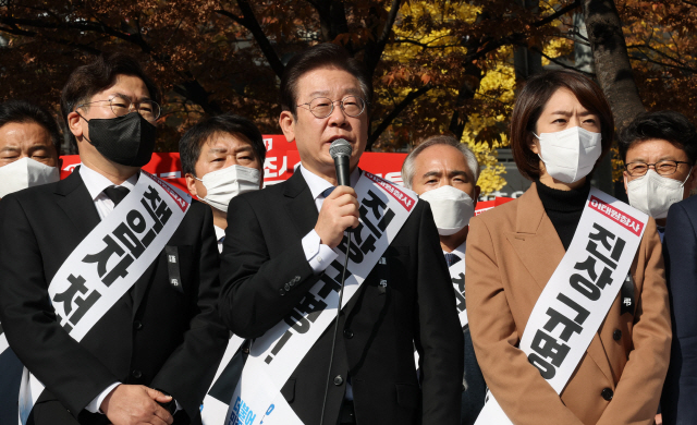 ▲ 더불어민주당 이재명 대표가 11일 오후 서울 영등포구 여의도역 5번 출구 앞에서 열린 이태원 참사 국정조사특검추진 범국민 서명운동 발대식에서 발언하고 있다.