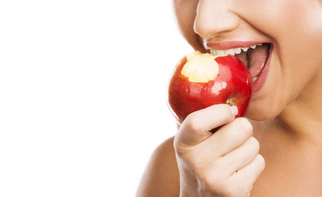 사과 등의 과일은 입 냄새를 줄이는 데 도움이 된다. [사진=클립아트코리아]