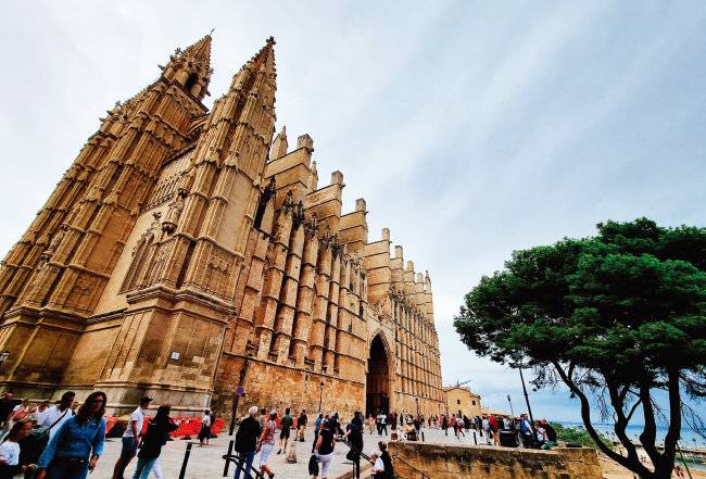 고딕 건축 양식의 마요르카 대성당. [구희언 기자]