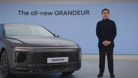 14일 장재훈 현대자동차 대표이사가 '디 올 뉴 그랜저(그랜저)'를 소개하고 있다. 사진 현대차그룹