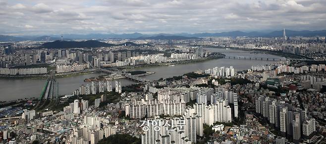 서울 동작구 상공에서 바라본 도심. 김창길 기자