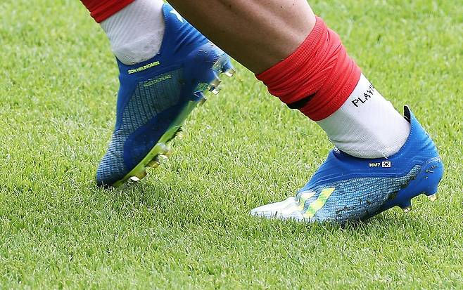 손흥민이 2018년 러시아월드컵에서 신은 ‘엑스 18+’. 태극기와 영문명과 등번호가 새겨졌다. 뉴스1