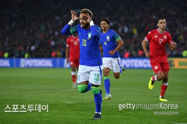 브라질 축구 국가대표팀의 에이스 네이마르(파란색 유니폼 10번) / 사진=Gettyimages 제공