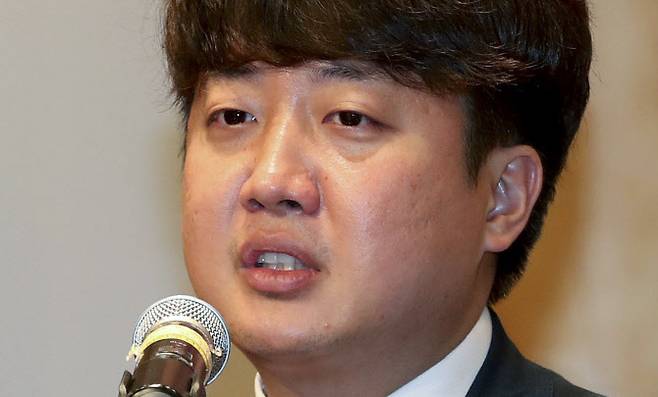 이준석 국민의힘 대표가 6월 22일 인천 송도센트럴파크호텔에서 열린 ‘제9대 국민의힘 인천광역시당 지방선거 당선인 워크숍’에서 인사말을 하고  있다. (사진=연합뉴스)