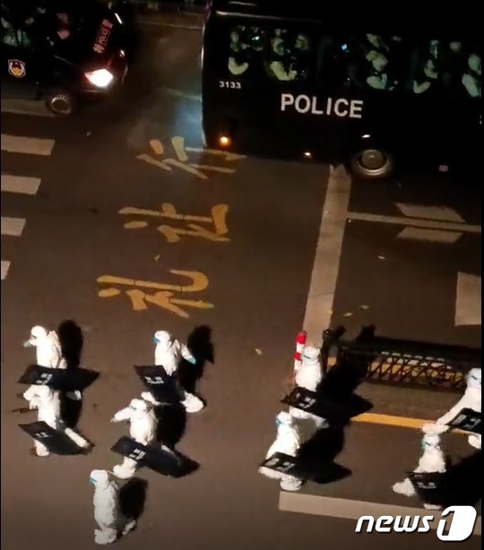 15일 중국 광둥성 주하이구에서 제로코로나에 반발하는 대규모 시위가 벌어졌다. ⓒ News1 김정률 기자