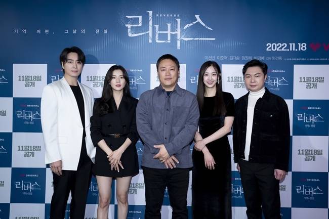왼쪽부터 이준혁, 이선빈, 임건중 감독, 김다솜, 임원희
