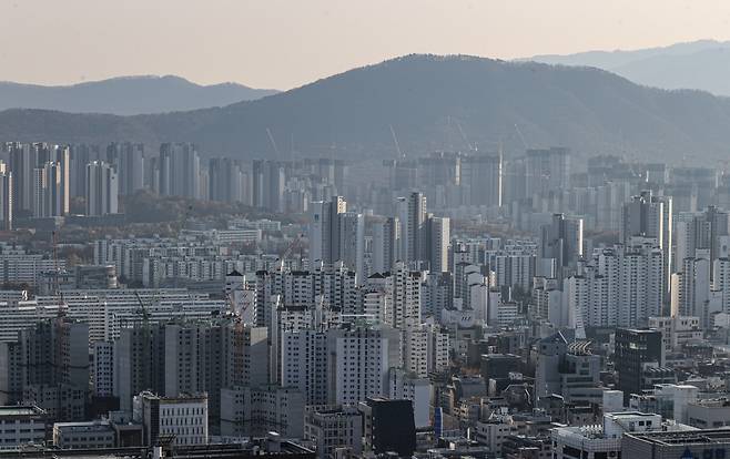 서울 강남구 삼성동 아셈타워에서 바라본 시내 아파트 모습. [연합]