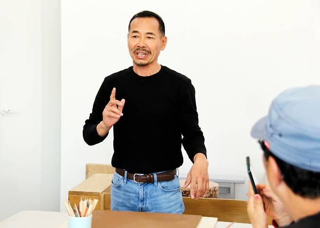 진묵도예 김상곤 도예가.