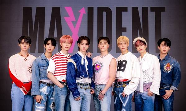 스트레이 키즈, JYP 최초 '트리플 밀리언셀러' 등극 "K팝 사상 두 번째" [공식]