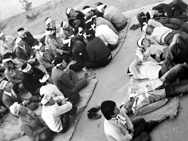 함평 고구마 투쟁 참여 농민 등이 1978년 4월 광주 북동성당 앞에서 농성을 하고 있다.