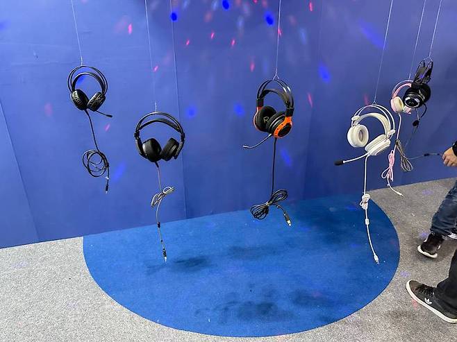 헤드셋 청음 공간도 마련됐다