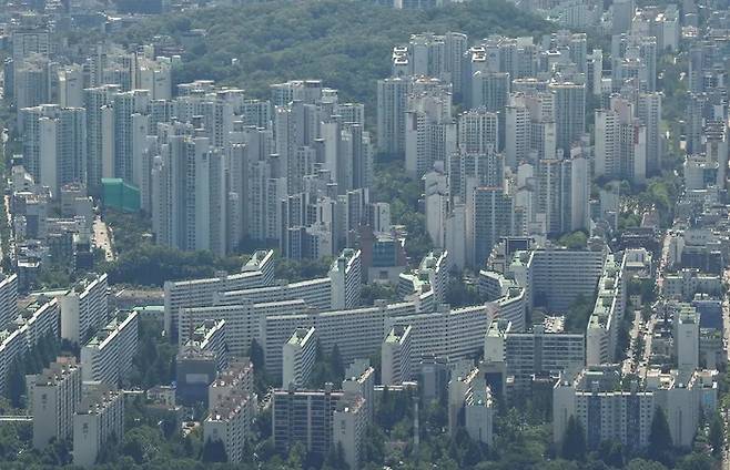 The view of Seoul’s Gangnam area from the Seoul Sky Observatory at Lotte World Tower. /Yonhap News