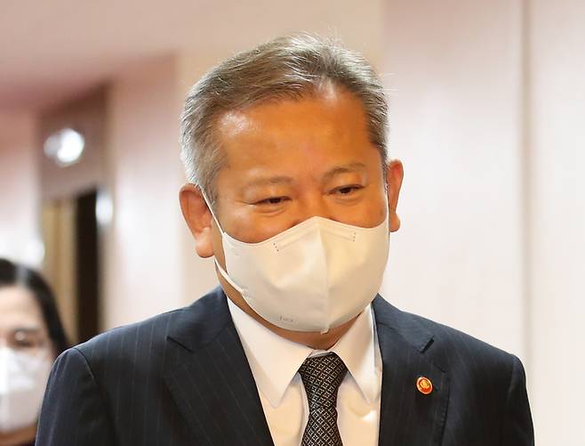 [서울=뉴시스] 김명원 기자 = 이상민 행정안전부 장관이 지난 14일 오전 서울 종로구 정부서울청사에서 열린 국무회의에 참석하고 있다. 2022.11.14. kmx1105@newsis.com