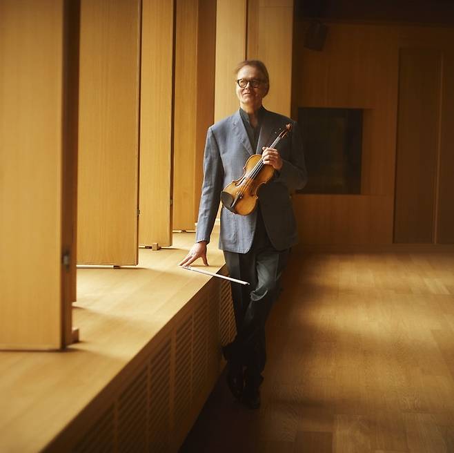 [서울=뉴시스]바이올리니스트 오귀스탱 뒤메이. (사진=인아츠프로덕션/Serge Leblon 제공) 2022.11.19. photo@newsis.com  *재판매 및 DB 금지