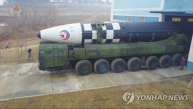 북한이 3월 '신형ICBM 화성-17형' 시험발사에 성공했다며 공개한 영상 속 미사일     [국내에서만 사용가능. 재배포 금지. For Use Only in the Republic of Korea. No Redistribution] nkphoto@yna.co.kr