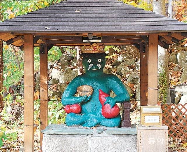 조잔케이 온천마을의 수호신인 물의 요정 ‘갓파’ 대왕 조각상.