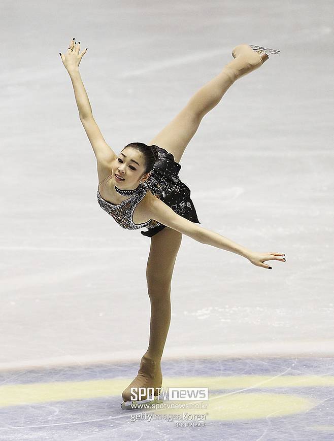 ▲ 2009년 ISU 피겨 스케이팅 그랑프리 파이널 쇼트프로그램에서 경기를 펼치는 김연아