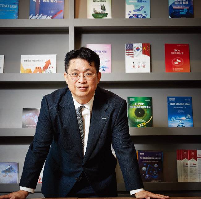 윤지호 이베스트투자증권 리서치센터장이 11월 14일 서울 여의도 이베스트투자증권 사무실에서 ‘주간동아’와 인터뷰했다. [홍중식 기자]