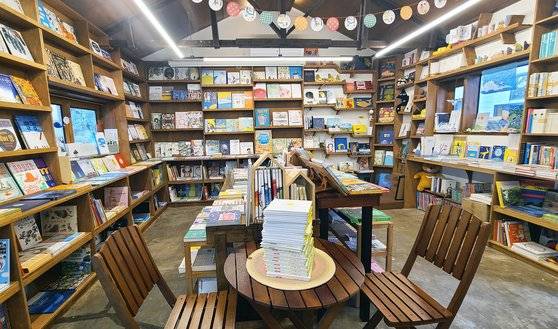 그림책방 노란우산 2호점 내부 모습.