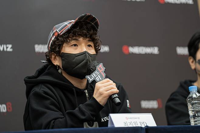 Neowiz chief producing director Choi Ji-won speaks Thursday to reporters on the sidelines of South Korea's largest gaming convention G-Star, held at the Busan Exhibition and Convention Center. (Neowiz)