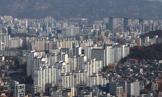 20일 서울 남산에서 바라본 시내 아파트 단지의 모습.