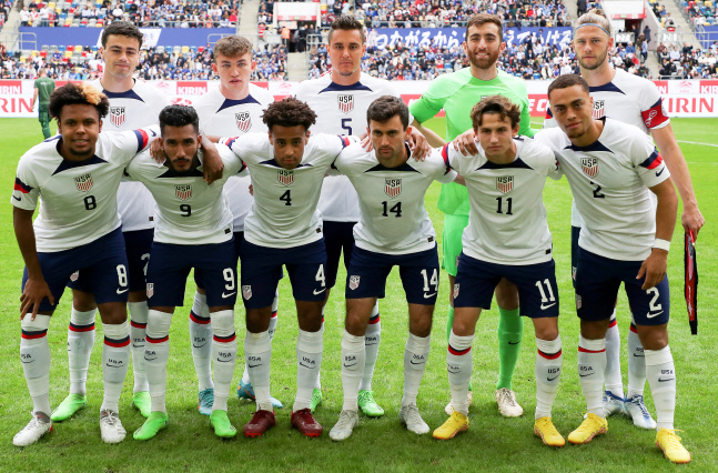 지난 9월 독일과의 A매치에 앞서 미국축구대표팀 주전 11명이 기념사진을 찍고 있다. epa연합뉴스