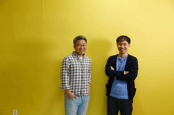 권오상 울산과학기술원 바이오메디컬공학과 교수(왼쪽)와 문종민 연구원(오른쪽). /울산과학기술원 제공