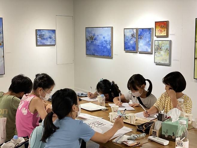 그림을 본 뒤 느낀 점을 글로 써보는 경험은 직관력과 문해력, 상상력 등을 골고루 키운다. 임지영씨 제공