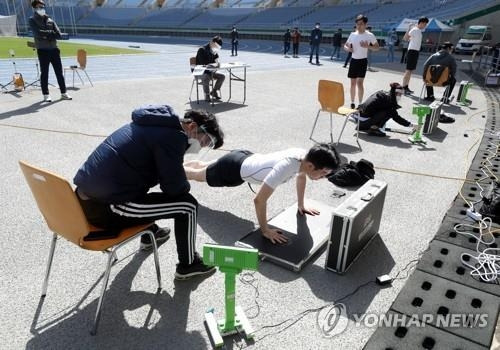 경찰관 채용 체력시험의 모습[사진 = 연합뉴스]