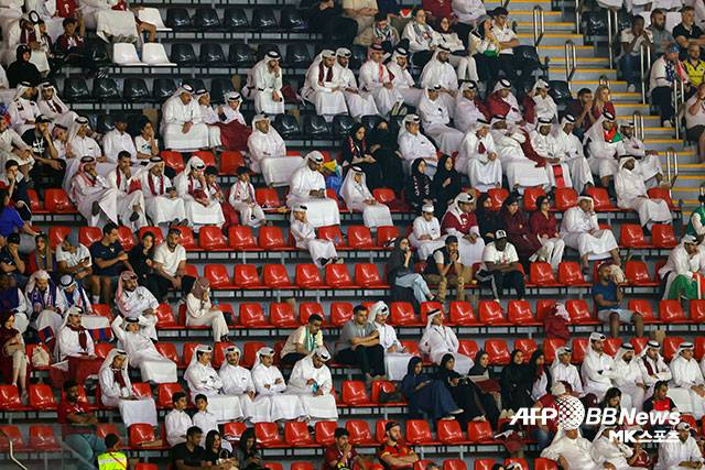 카타르가 세계축구의 높은 벽을 실감하며 2022 카타르 월드컵 개막전 에콰도르와의 경기에서 완패를 당했다. 사진=AL KHOR, QATAR ⓒAFPBBNews = News1