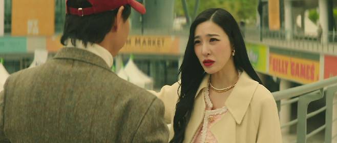 Tiffany Young, a member of the group Girls Generation, successfully completed her first anime theater debut with The Youngest Son of a Conglomerate.In the third episode of JTBC Drama The Youngest Son of a Conglomerate broadcasted on the 20th, Tiffany Young was divided into oh se-hyun (Hyuk-kwon PARK) and Rachel Weisz in New York City film market.On this day, Jindo Jun (Song Joong-ki) went to the New York City film market with his father Jin Yun-ki (Kim Young-jae) who runs a movie company using the remaining time after he passed the law school of Seoul National University.Jindo Jun, who went to New York City, invited Jin Yun-ki to participate in the production as well as the distribution of the movie Titanic II.It was a judgment that I knew that Titanic II would be a worldwide hit.At the same time, oh se-hyun visited the New York City film market with his right-hand man Rachel Weisz.Rachel Weisz commented on oh se-hyuns plan to invest Ten Million Dollars in Titanic II: Ten Million Dollars? Id rather put money on the floor. And DiCaprio?Who is acting as an alternative? Do you think a blockbuster without a star actor can really succeed?Tiffany Young, who is the first debut of this work, showed a natural flow of water based on her fluent English ability. Especially, she showed off her extraordinary chemistry with her boss Hyuk-kwon PARK.The Youngest Son of a Conglomerate Jeong Dae-yoon praised Tiffany Youngs performance, saying, The serious and comical acting breath of the new Tiffany Young actor entwined with Song Joong-ki actor was good.Viewers also expressed favorable comments such as Its Tiffany, too. I did not know it was Tiffany at first. I thought it was a new actor, and Hyuk-kwon PARK actor and breathing good.Meanwhile, Tiffany Youngs Rachel Weisz is the right-hand man of oh se-hyun (Hyuk-kwon PARK) and Miracle analyst from Korea.He likes to see all things in the world as objects of investment and value and price, and has a cool judgment.The Youngest Son of a Conglomerate scored 6.058 percent, 8.845 percent, and 10.826 percent of TV viewer ratings, surpassing 10 percent in three times.Photo = JTBC