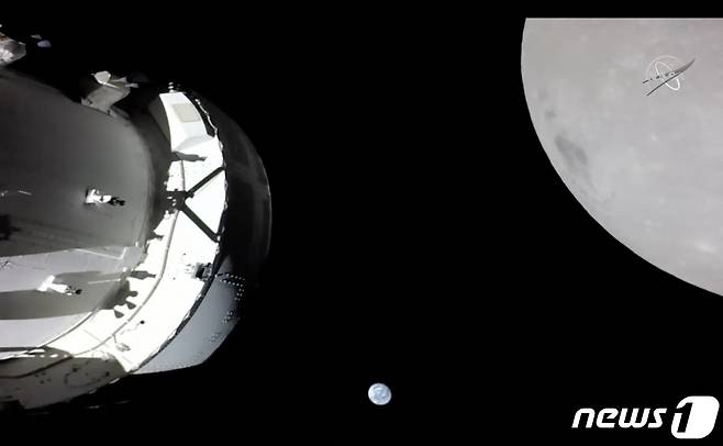 21일(현지시간) 미국 항공우주국(NASA·나사)이 공개한 오리온의 모습. 지구와 달의 모습이 보인다. 22.11.21 ⓒ AFP=뉴스1 ⓒ News1 김예슬 기자