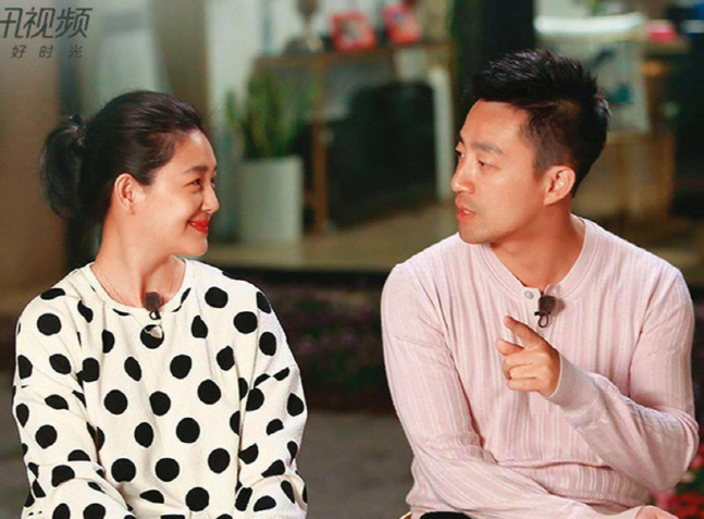 2018년 중국 프로그램 ‘행복 트리오’에 함께 출연한 서희원(왼쪽)과 전남편 왕샤오페이. 출처 | 텐센트리메이크