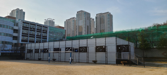 아산시 탕정면의 탕정초등학교 모듈러교실 모습. 사진=윤평호 기자
