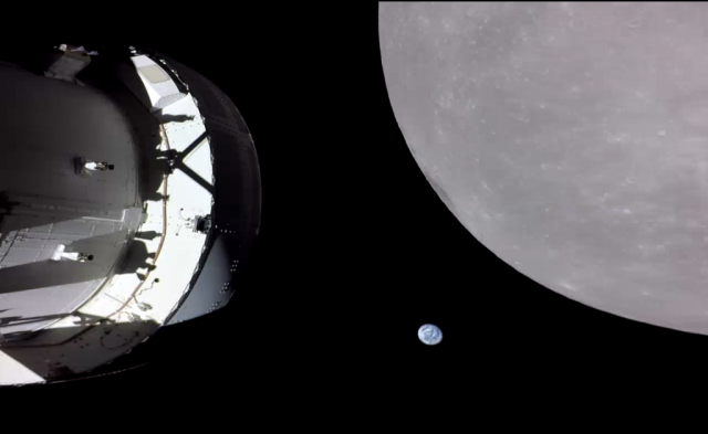 달의 뒷면과 우주선 모듈 본체, 지구가 함께 찍힌 사진 전송한 오리온. 사진출처=미국 항공우주국(NASA) 홈페이지