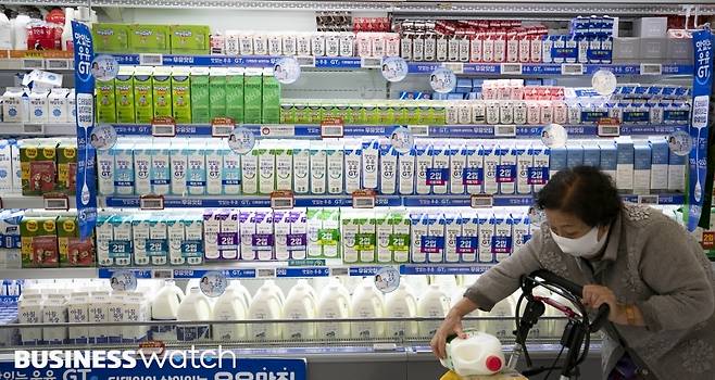 원유값이 오르며 유제품들이 연쇄 인상되고 있다. 사진은 22일 서울의 한 대형마트에 진열된 팩 우유 모습./사진=이명근 기자 qwe123@