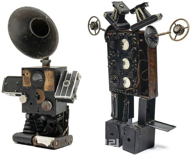 백남준의 ‘아기로봇 1’(1991·37×21×55.5㎝)과 ‘아기로봇 2’(1991·72×16×77㎝). 23일 여는 케이옥션 ‘11월 경매’에 출품한다. 추정가는 각각 2000만∼5000만원(사진=케이옥션).
