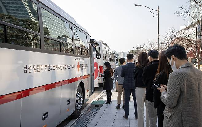 삼성이 기부한 헌혈버스