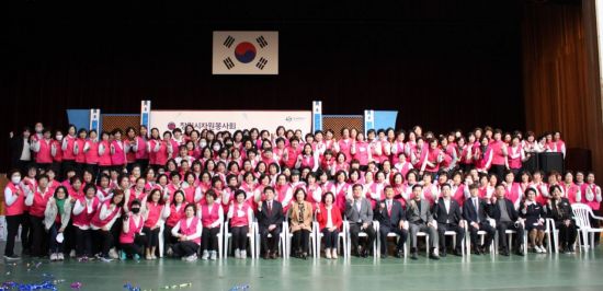 경남 창원특례시는 창원시자원봉사회 회원 200여명이 참석한 가운데 ‘2022년 창원시자원봉사회 한마음다짐대회’를 열었다.