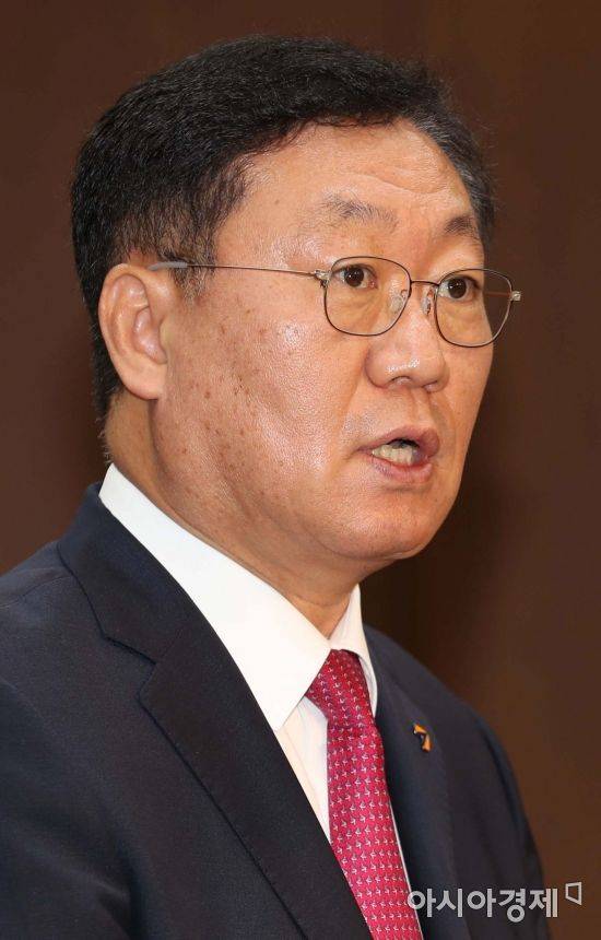 나재철 금융투자협회 회장이 9일 서울 중구 은행회관에서 열린 2020 골드에이지 포럼에서 축사를 하고 있다. /문호남 기자 munonam@