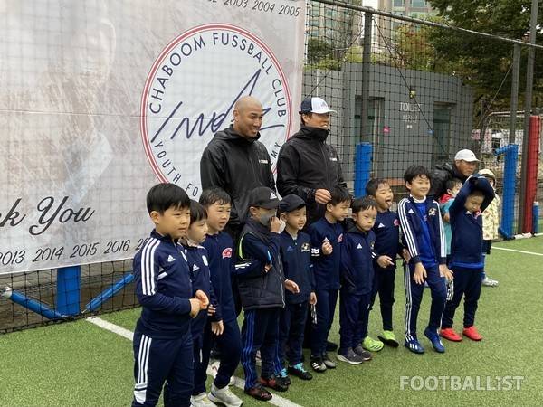 차두리 FC서울 유스 강화실장(왼쪽), 차범근&nbsp; 차범근축구교실 이사장. 허인회 기자