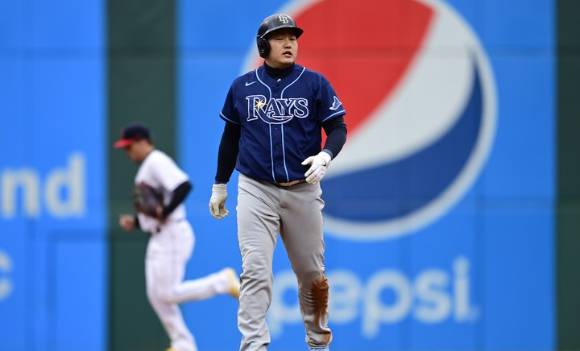 MLB 피츠버그 최지만이 지난 22일 오른쪽 팔꿈치 뼛조각 제거 수술을 받았다. 그는 앞으로 8~12주 정도 재활을 해야한다. 사진은 올 시즌 탬파베이에서 뛸 당시 최지만이다. [사진=뉴시스]