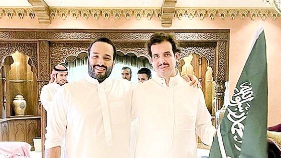 무함마드 빈 살만 사우디 왕세자 가족이 22일 카타르 월드컵 조별리그에서 사우디가 아르헨티나를 이기자 기쁨에 환호하고 있다. 사진 빈 살만 인스타그램 캡처