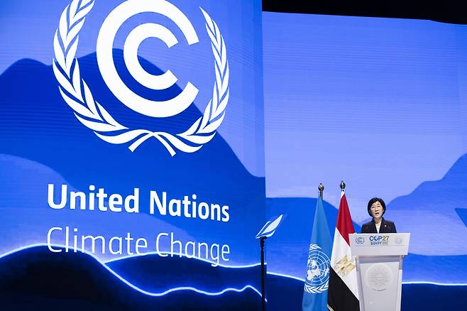 Environment Minister Han Wha-jin speaks at a COP27 meeting held in Sharm el-Sheikh, Egypt, Nov. 15. (Ministry of Environment)